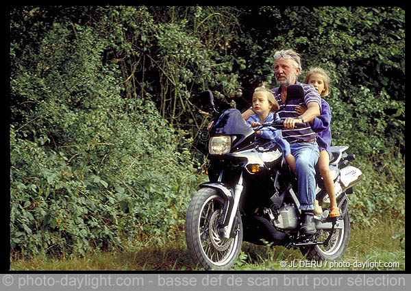 papy et enfant  moto - papy and child on motorcycle